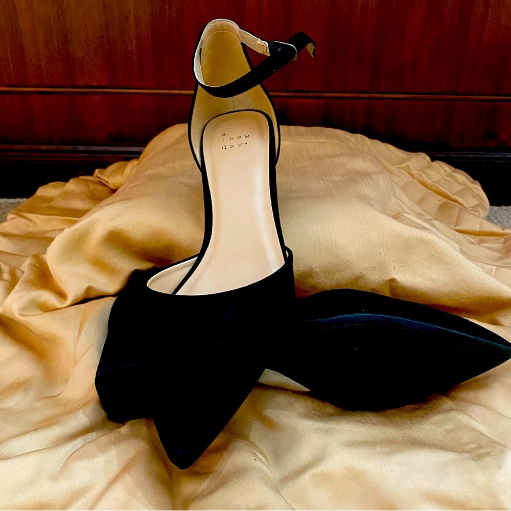 Size 9 - a new day…new, black suede & fabulous!